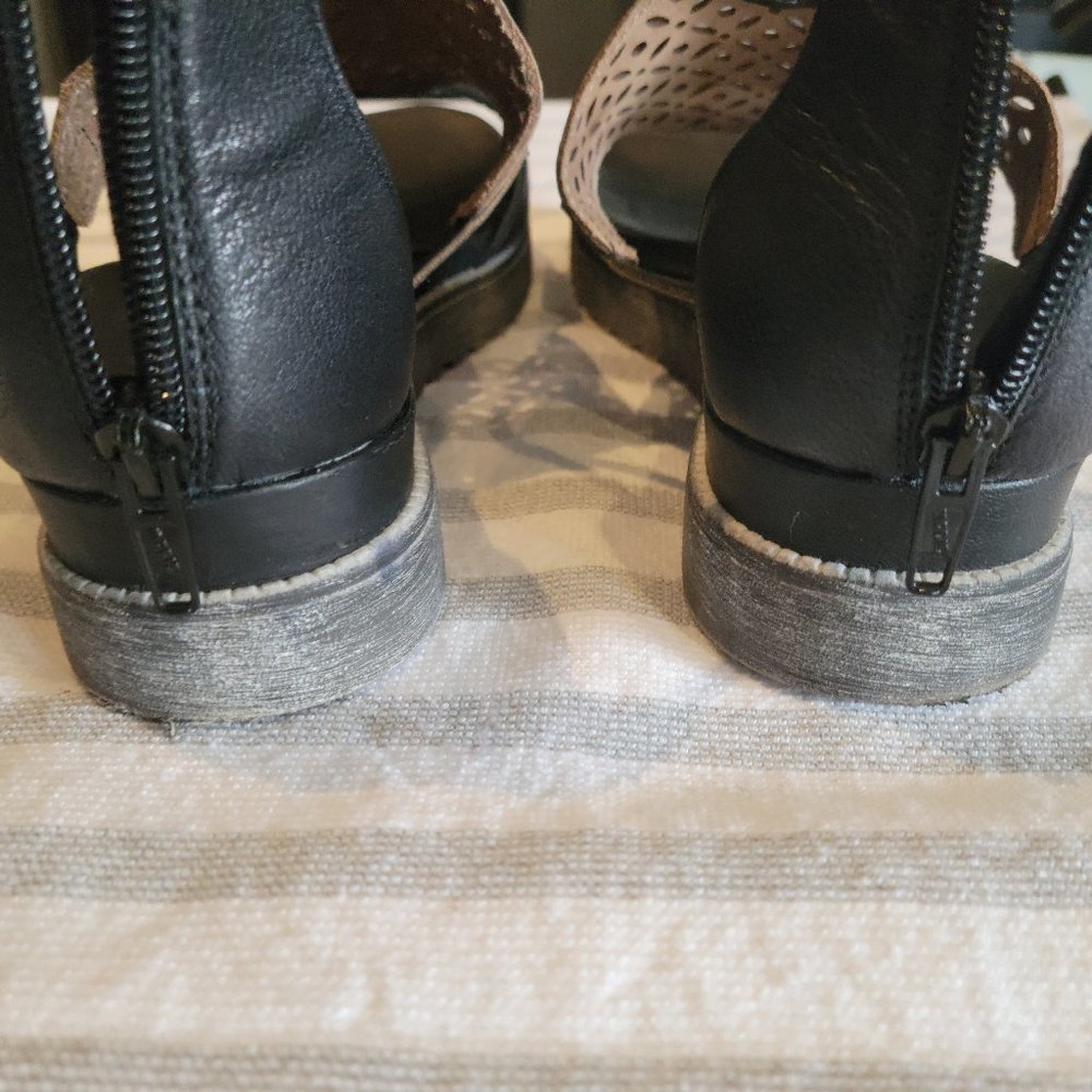 EUC Browns Leather Sandals - Picture 6 of 9